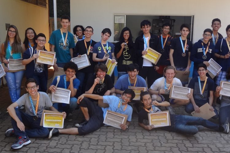Confira foto dos estudantes do Cotuca premiados no Canguru de Matemática Brasil 2016