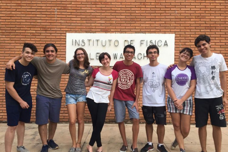 Equipe do COTUCA é premiada em competição internacional de Física de Partículas