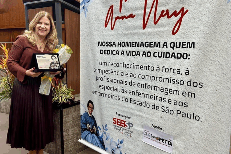 Professora do departamento de enfermagem do Cotuca recebe o Prêmio Anna Nery